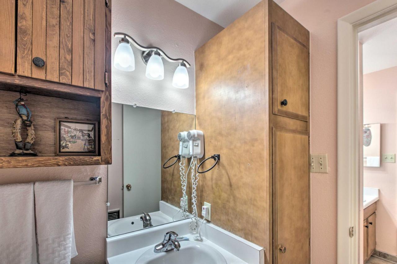 Red River Ski Condo On Main St - Mtn View! Bagian luar foto